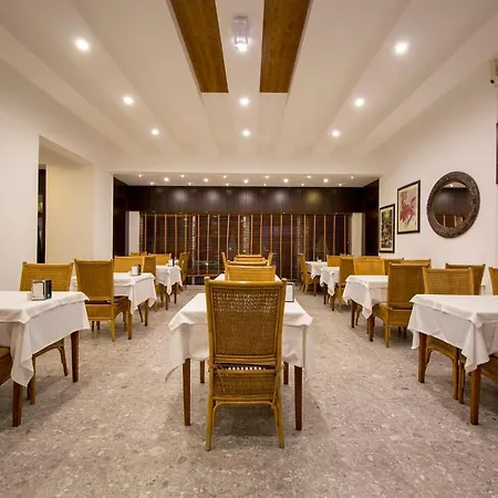 Munamar Beach Hotel 4*